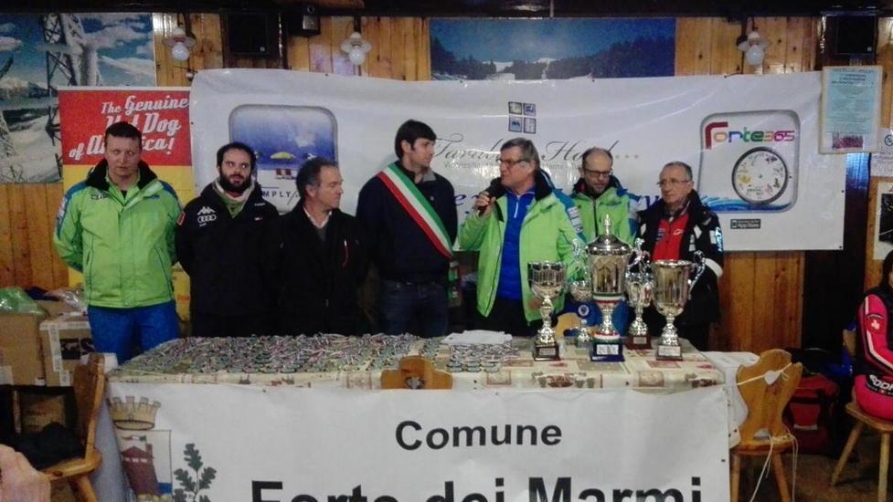 Le premiazioni col Versilia Ski