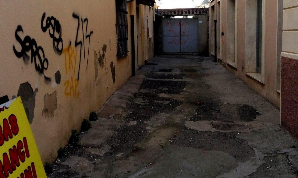 Vicolo Morosini è un bagno pubblico