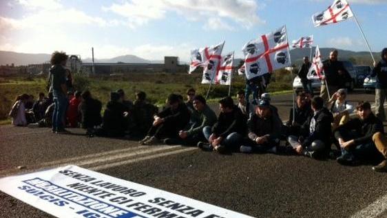 Il Sulcis blocca le strade: «Chiediamo certezze»