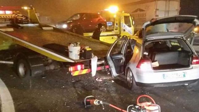 Scontro, arriva carro attrezzi: tamponato