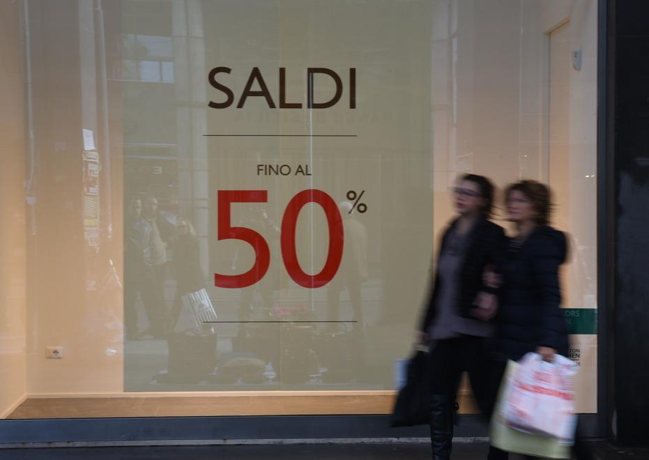 Saldi, torna il sorriso su abbigliamento e scarpe