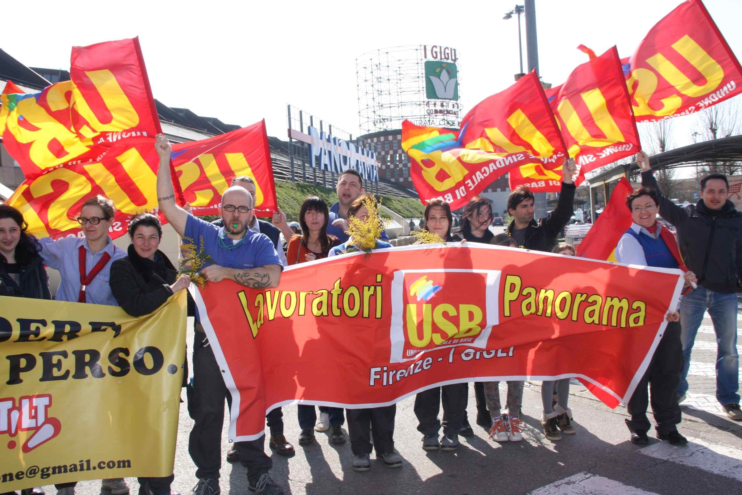 Una protesta dei dipendenti del supermercato Panorama ai Gigli