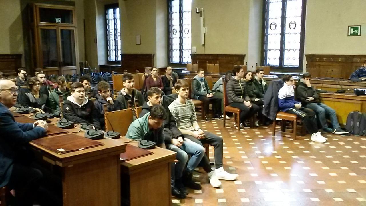 Gli studenti del Marconi nel salone consiliare 