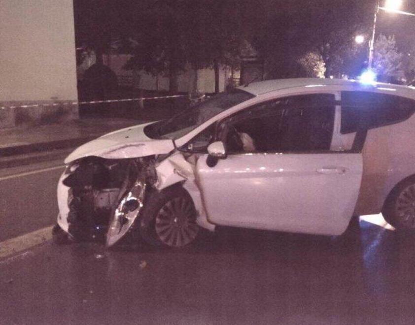 Auto si schianta in viale Verdi: tre giovani all’ospedale