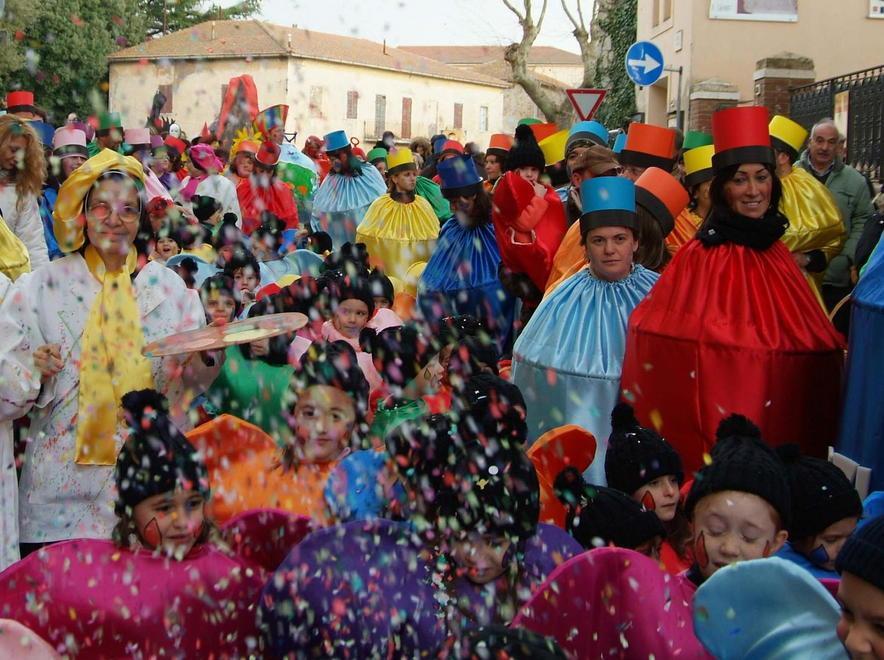 Mamme e studenti insieme per il carnevale 