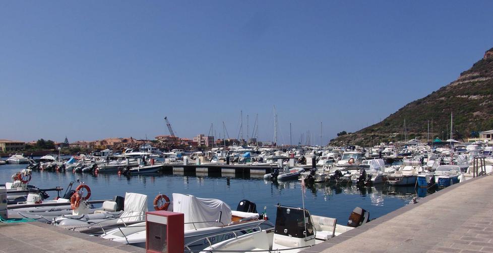 Il Comune lancia l’ultimatum: “Porto Bosa” via dalla darsena 
