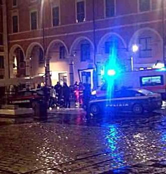 Far west in centro a Carrara: 2 risse in poche ore, esplode la protesta 