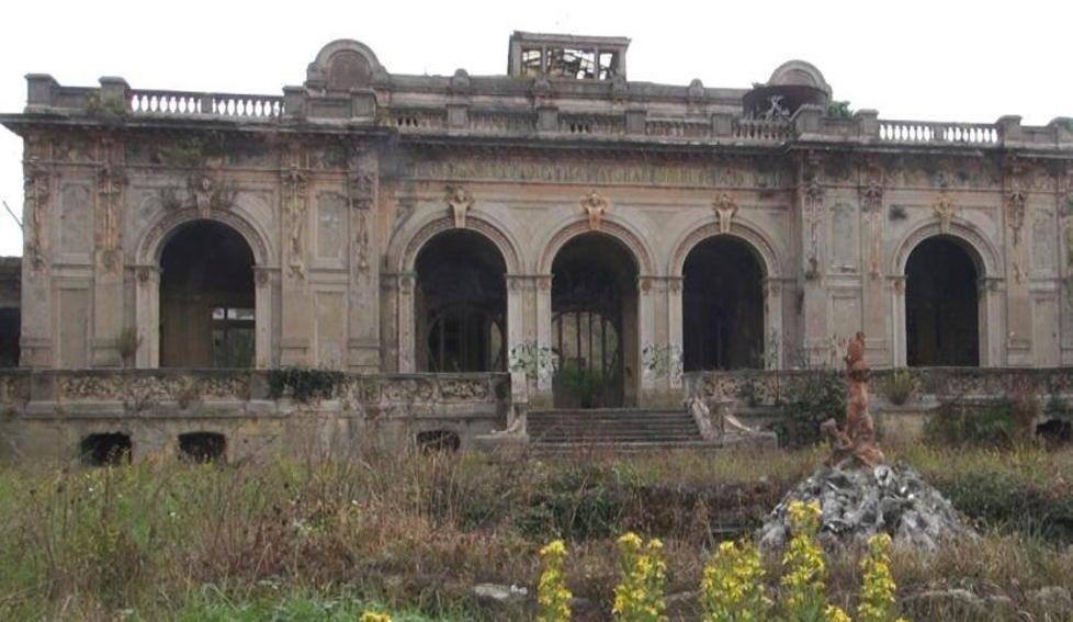 Terme del Corallo inghiottite da una giungla d'asfalto e mattoni