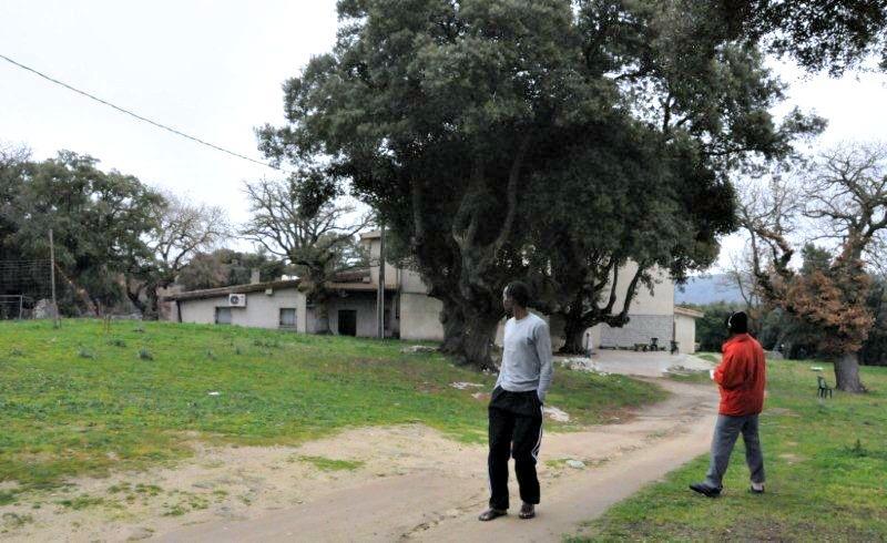 Niente “pocket money”, operatrice del centro di accoglienza in ostaggio dei migranti 