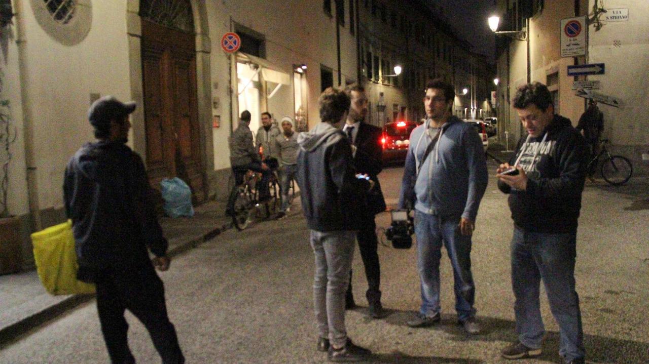 L'inviato delle "Iene" durante il servizio sullo spaccio realizzato il 5 novembre