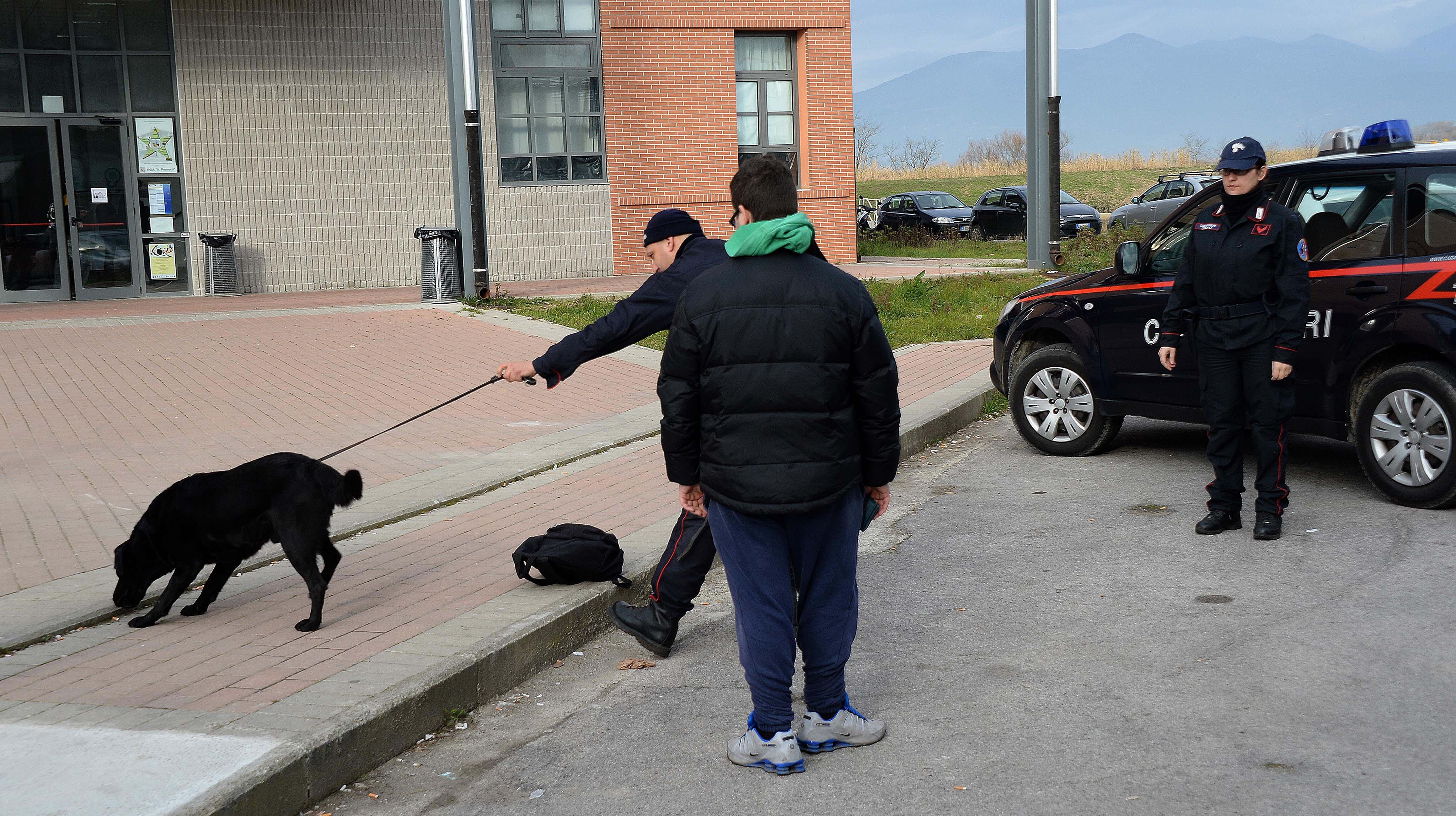 Un controllo anti droga dei carabinieri (foto di archivio)