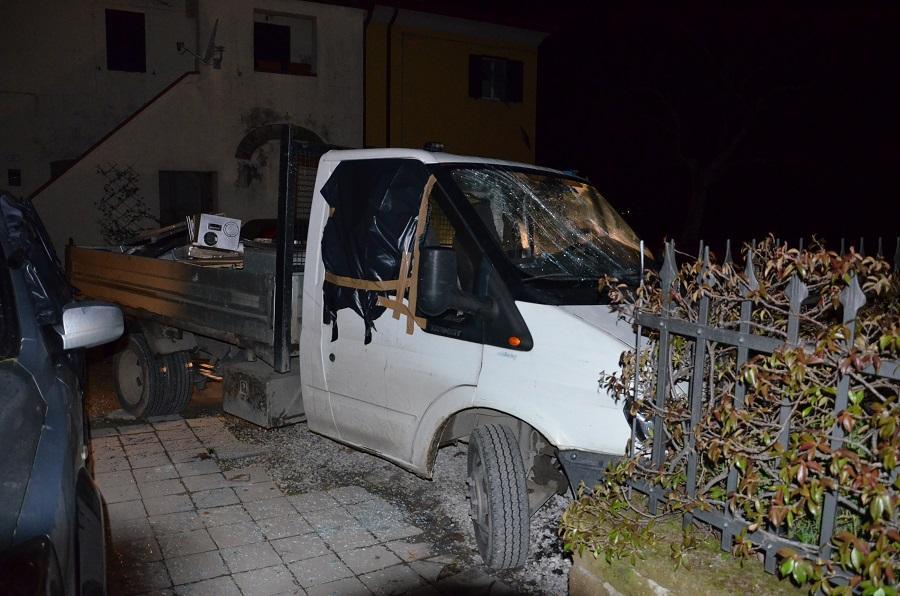 Un furgone danneggiato dal 31enne