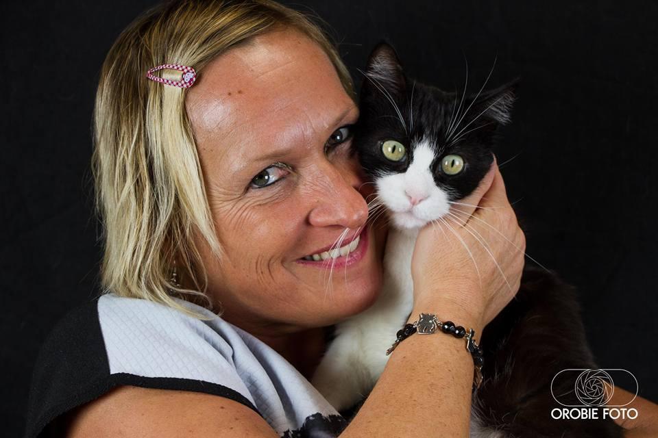 Modena, la passione di Claire per i gatti disabili