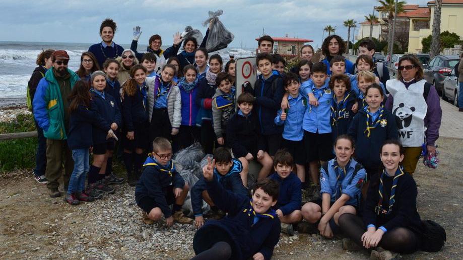 Spiaggia pulita grazie agli scout