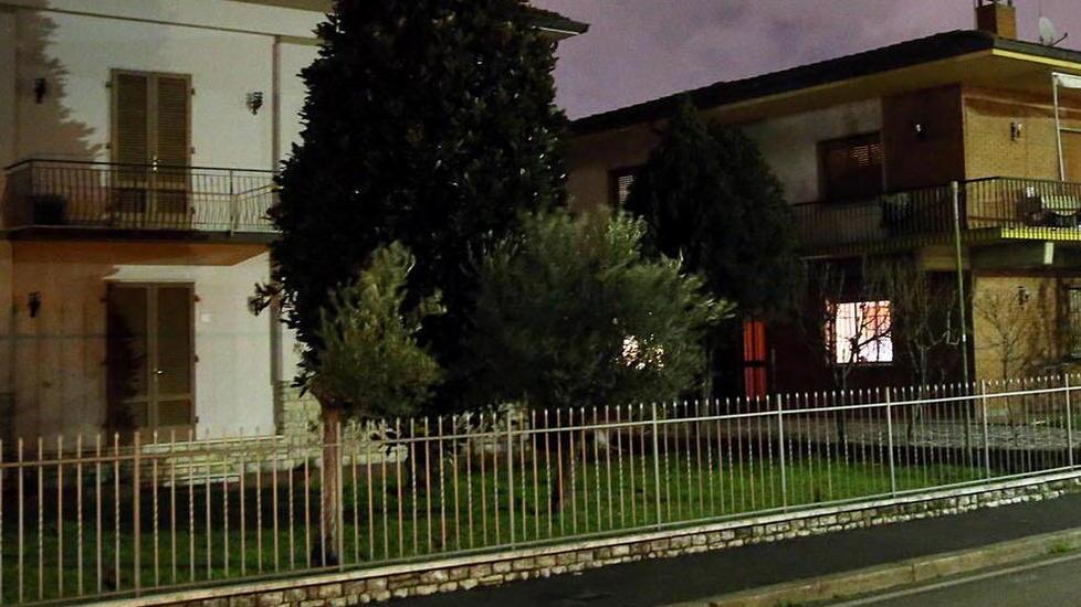 Precipita dal terrazzo mentre esegue dei lavori