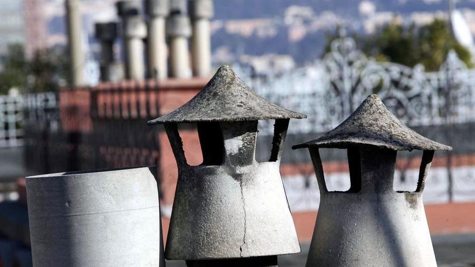 Smog da record, si spengono i caminetti