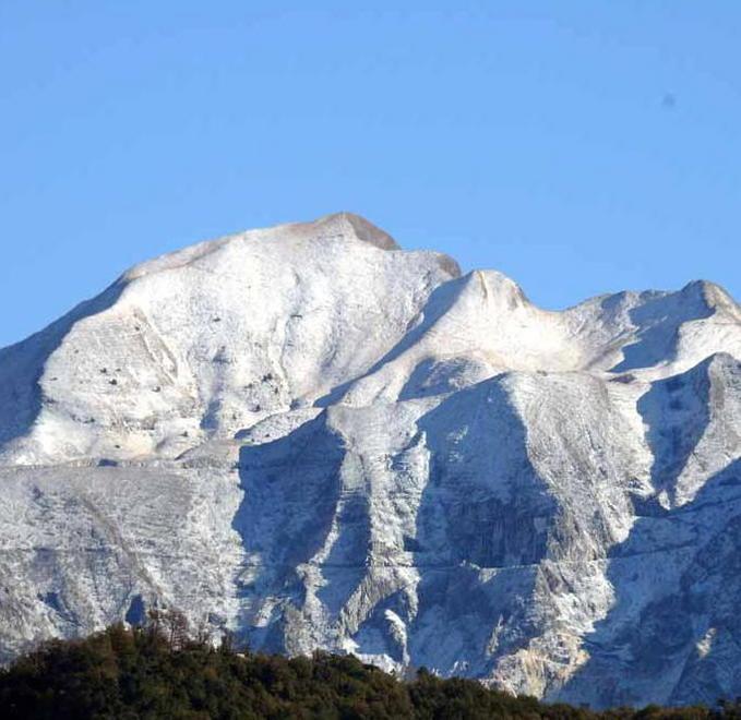 Sentiero Cai sparito “sotto” le cave 
