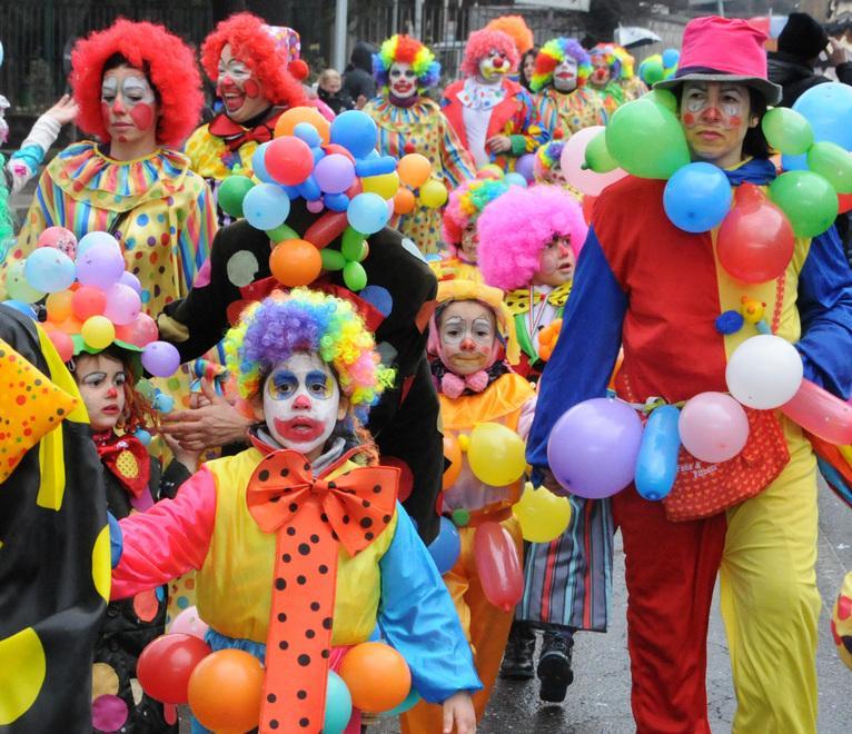 Tissi, frittellata in piazza e il Carnevale entra nel vivo 
