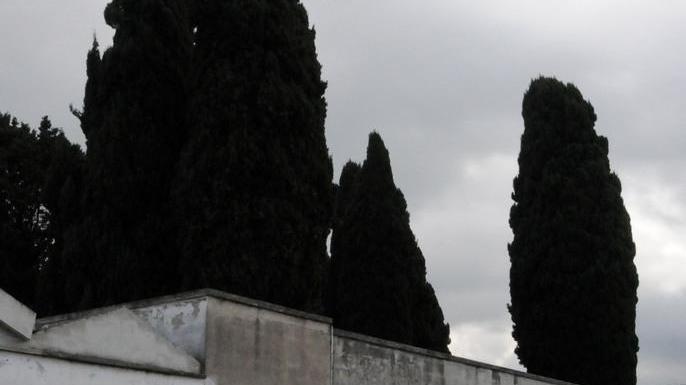 Ottana, scritte al cimitero contro i carabinieri 
