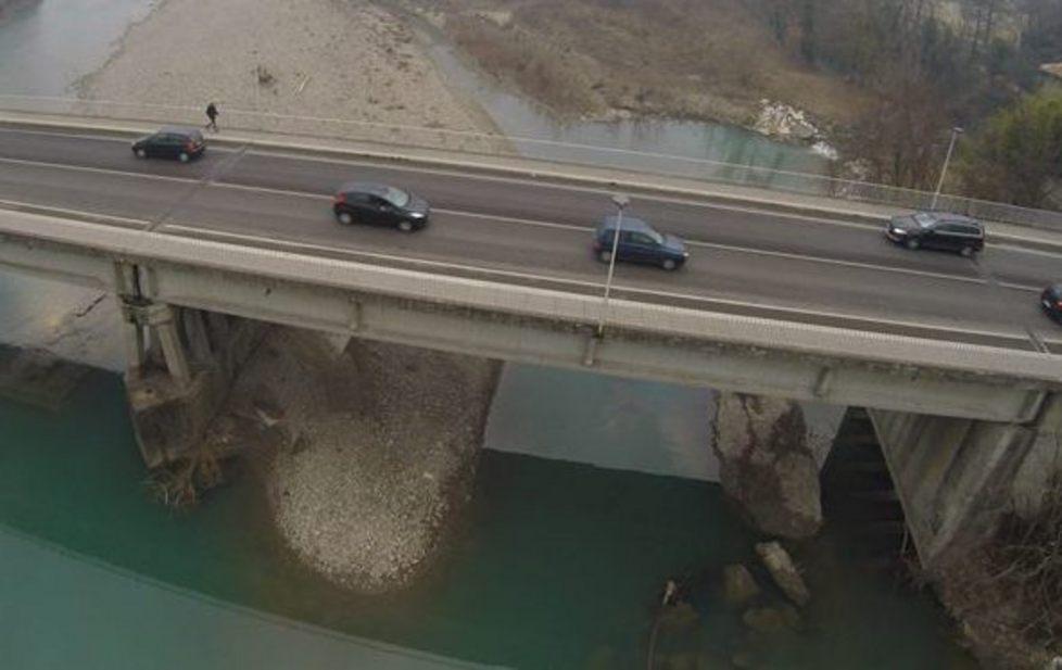 Siccità, riaffiora il ponte crollato 