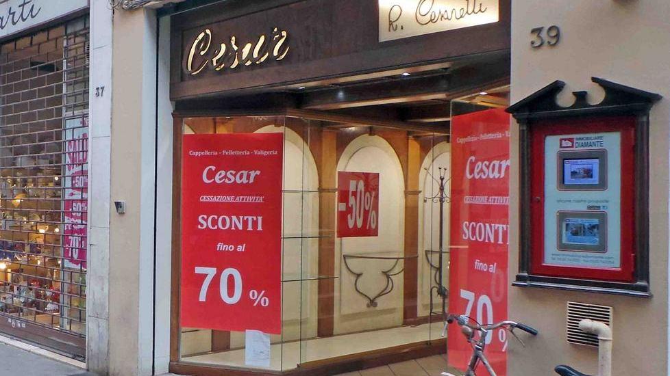Chiude il negozio “Cesar”