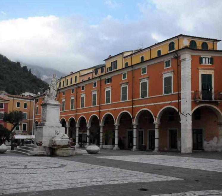 Carrara, si riaccendono le telecamere in centro 