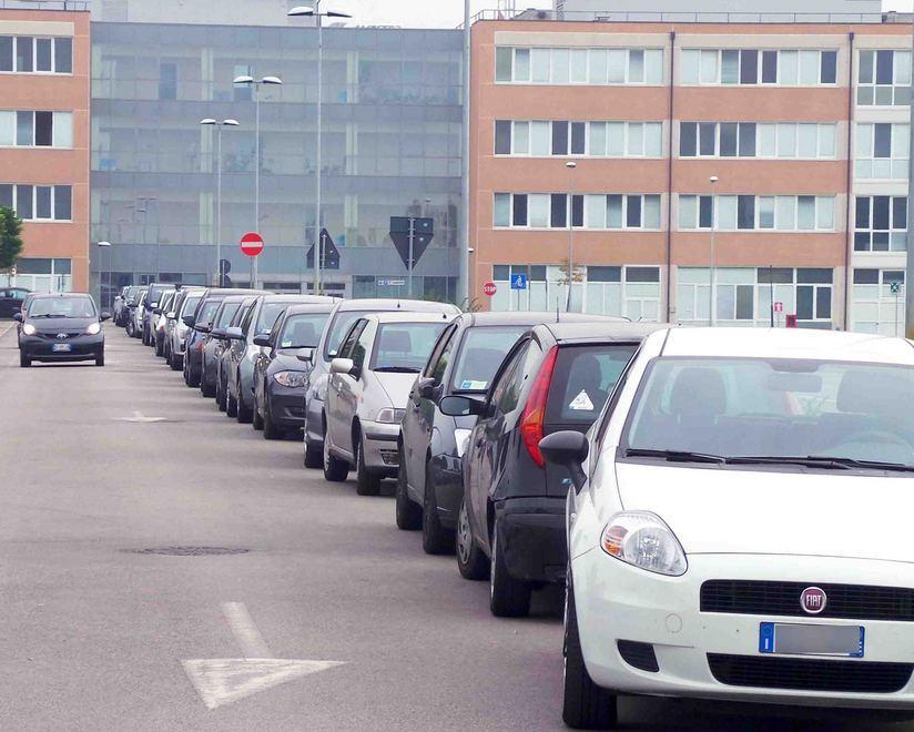 Al Sant’Anna di Ferrara  il parcheggio è selvaggio 