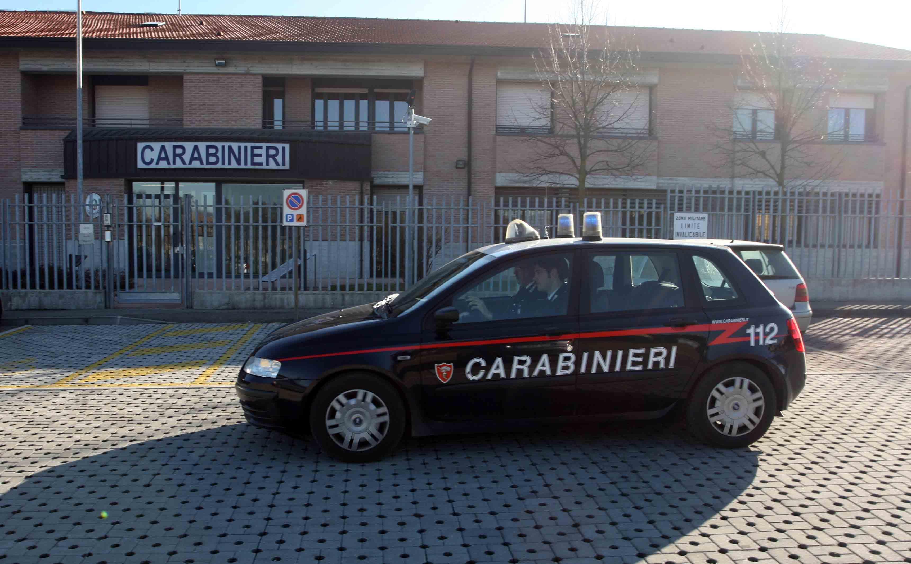 Va a rubare e porta con sè il figlio minorenne