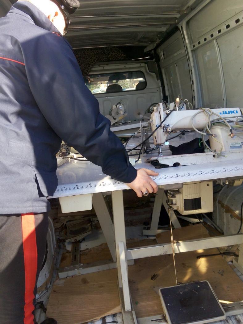 Le macchine da cucire recuperate dai carabinieri