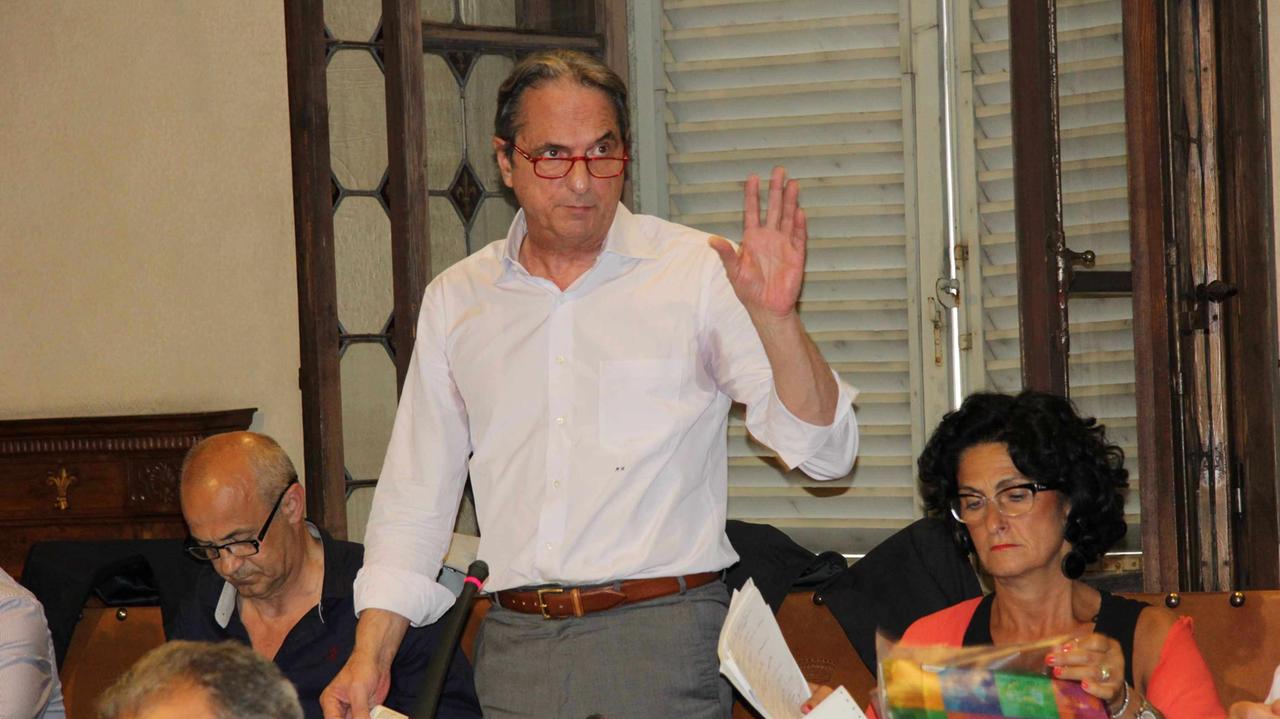 L'ex sindaco Roberto Cenni in consiglio comunale