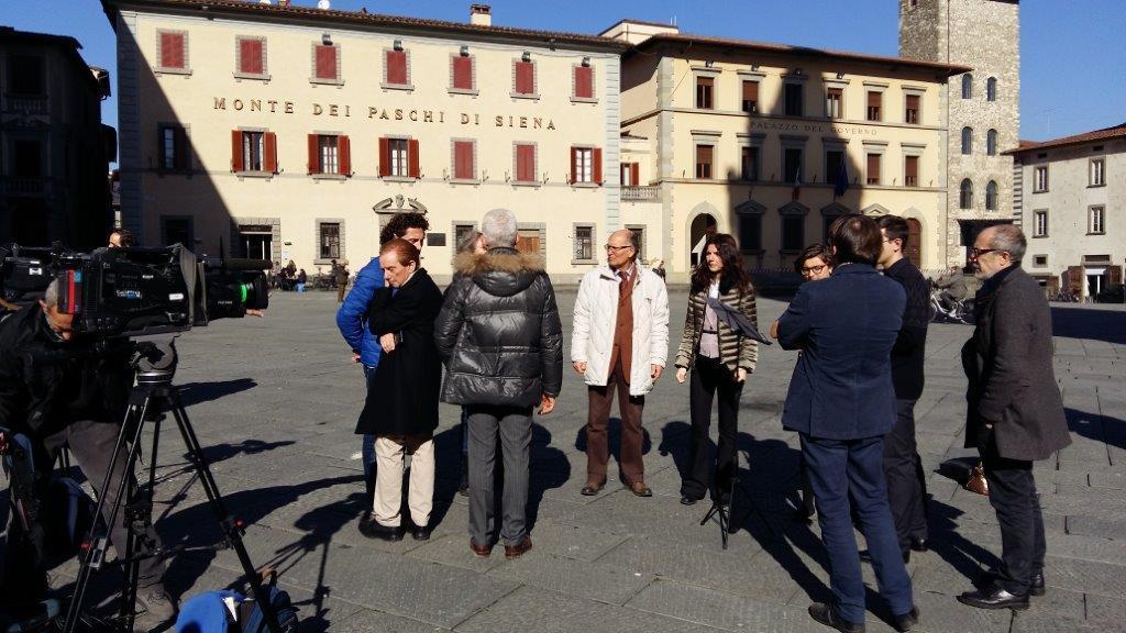 Una fase delle riprese di Sereno Variabile in piazza Duomo