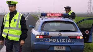 Uova di cioccolata rotolano in autostrada