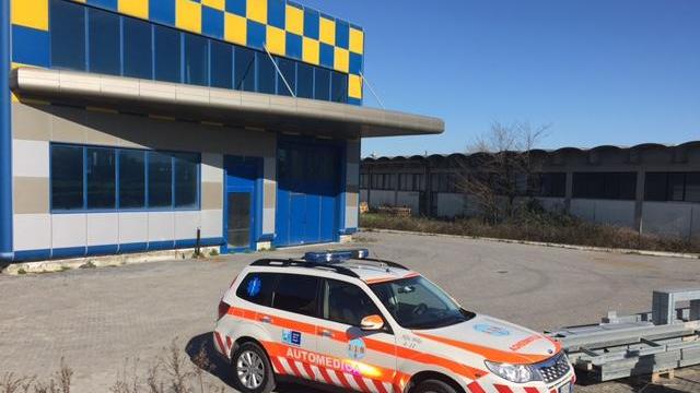 Operaio si ferisce in un magazzino