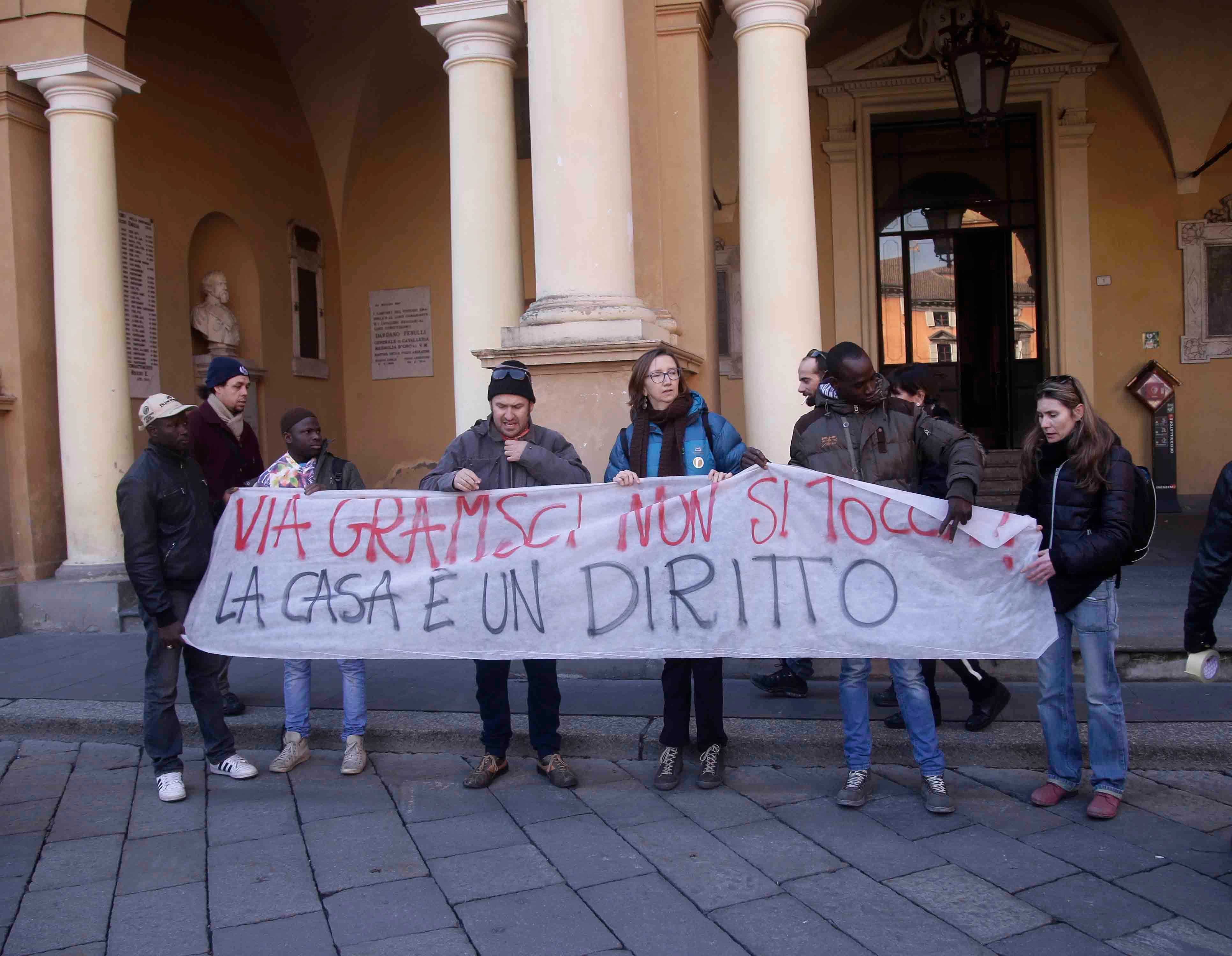 La curia segnala un abuso: i vigili trovano degli stranieri 
