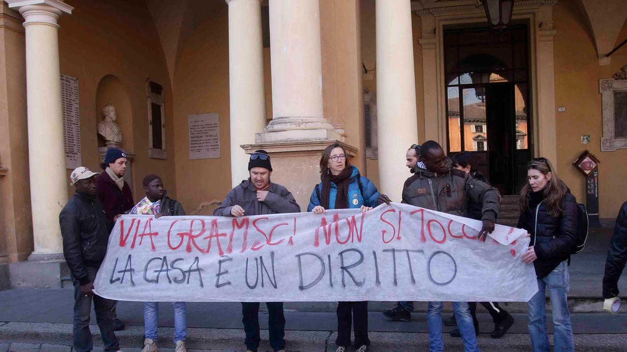 La curia segnala un abuso: i vigili trovano degli stranieri