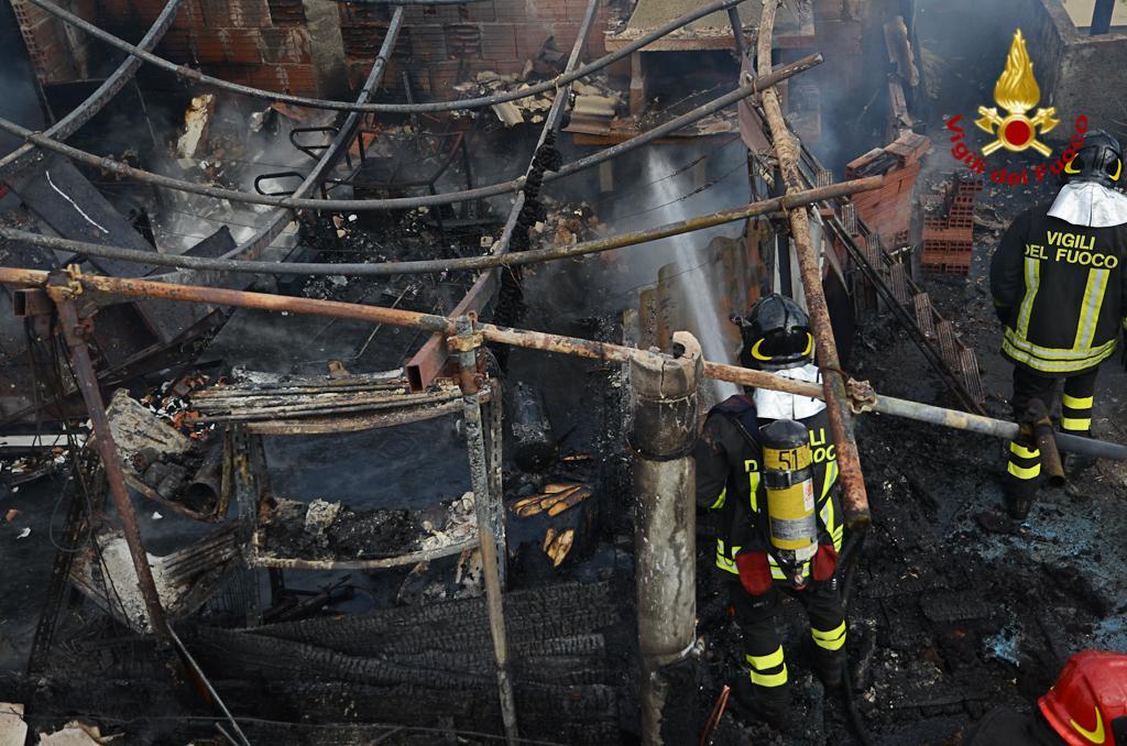 L'appartamento devastato dalle fiamme 