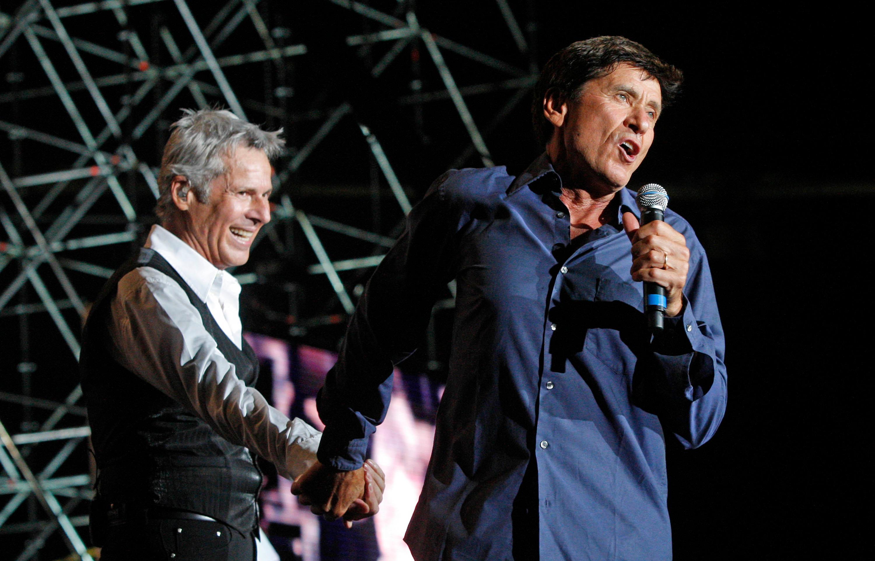 Claudio Baglioni e Gianni Morandi insieme sul palco