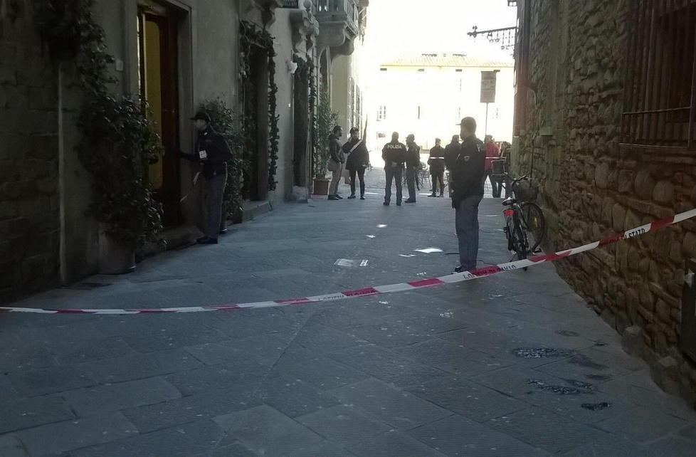 Allarme bomba al bar ma in quella borsa c’era solo del prosecco