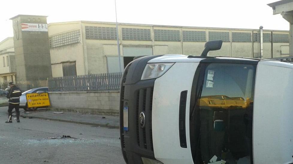 Fa un incidente frontale dopo un malore