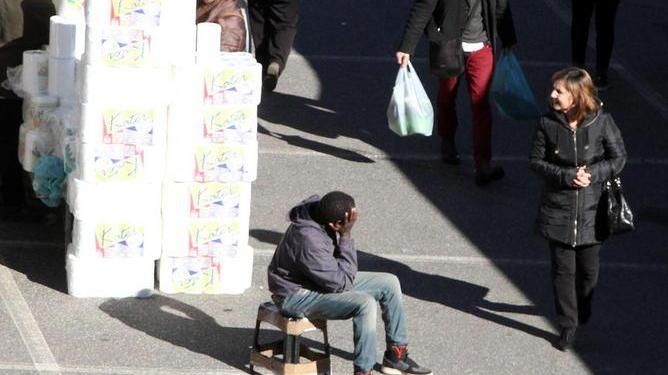 «Mi vergogno di stare qui ma non ho altra scelta»