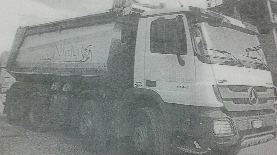 Camion portato via dalla cava La disperazione del titolare