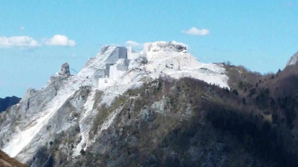 Accordo fra Henraux e Comune sui piani di bacini del marmo 