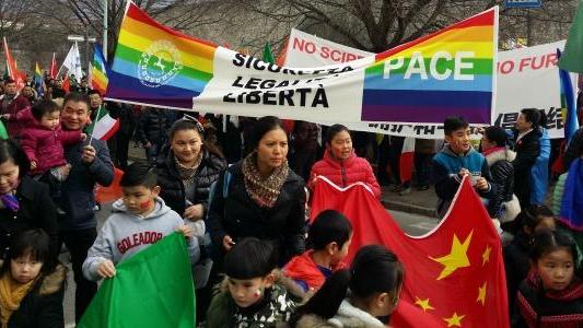 Il corteo "made in china" per chiedere più sicuezza