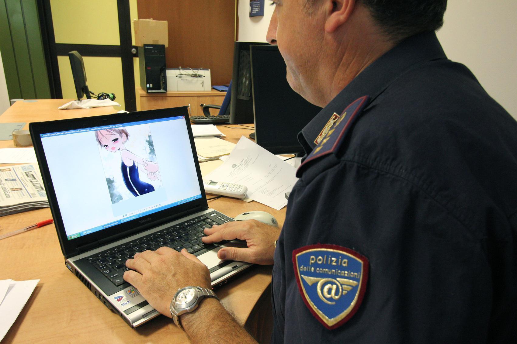 Adescava minori sul web e in chat: denunciato operaio 48enne di Modena 