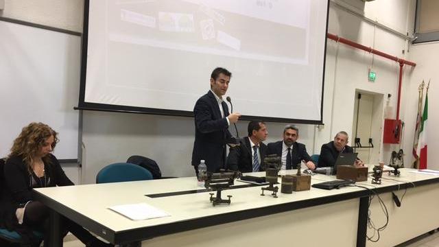 Il sindaco Massimo Zedda alla presentazione del progetto degli studenti del Bacaredda