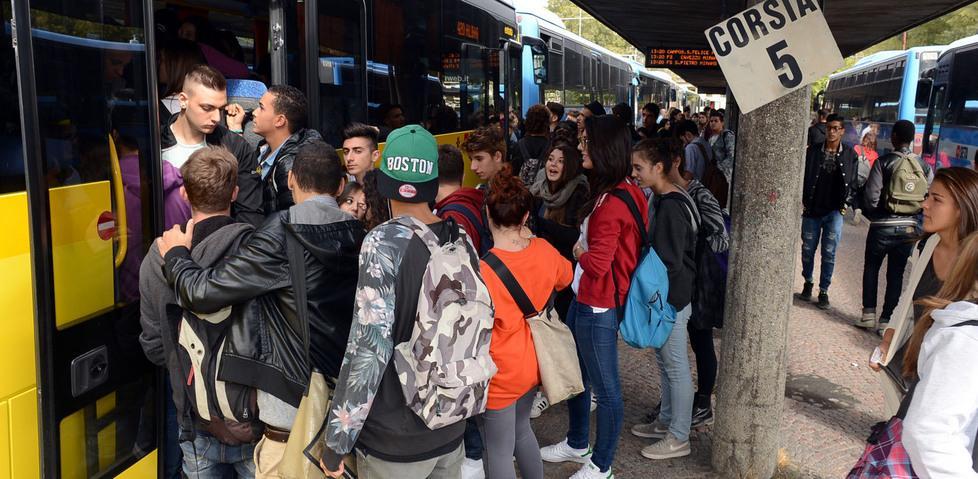 Modena, Seta annuncia: "Necessario tagliare i costi"