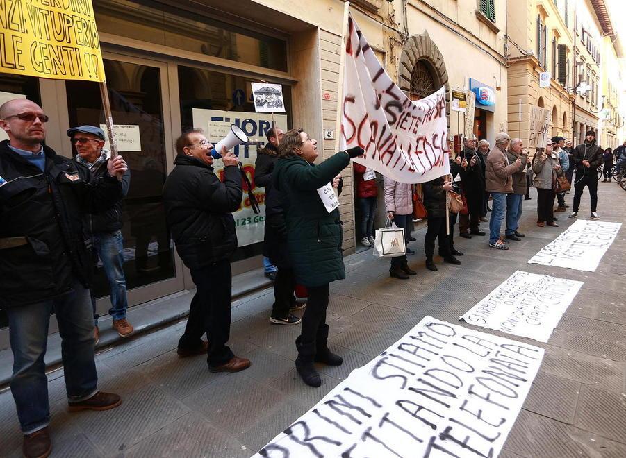 Nessuno si presenta Parrini risponde a distanza 