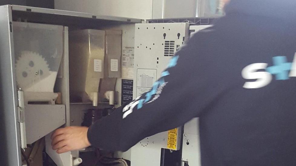 Il ladro dimentica sul posto il telefono