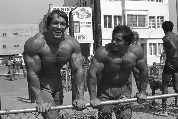 Il tributo di Schwarzy al grande amico Columbu