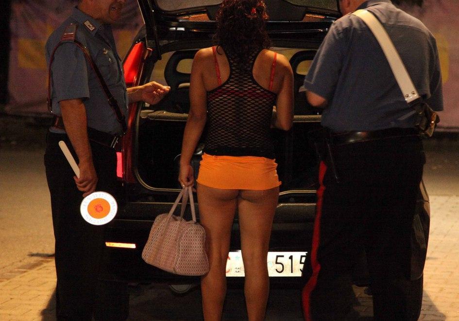 Sei prostitute fermate in via Emilia 